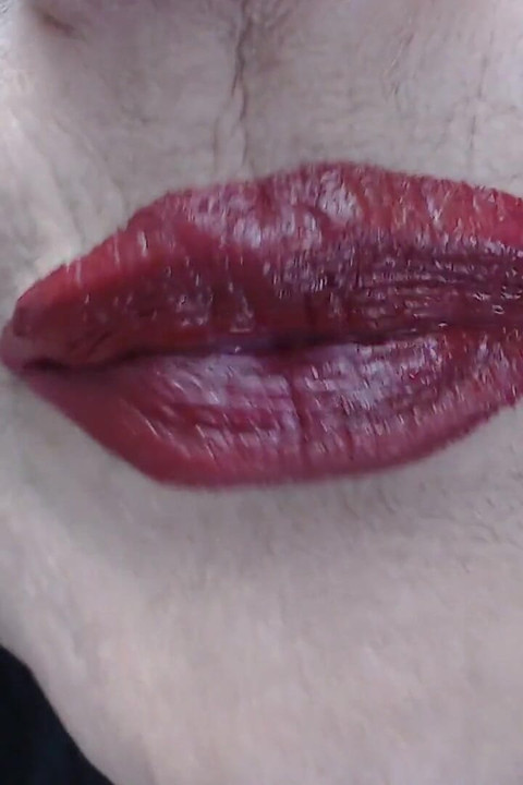 Große glänzende rote lippen