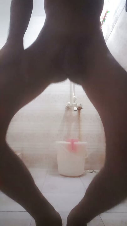 handjobe in bath