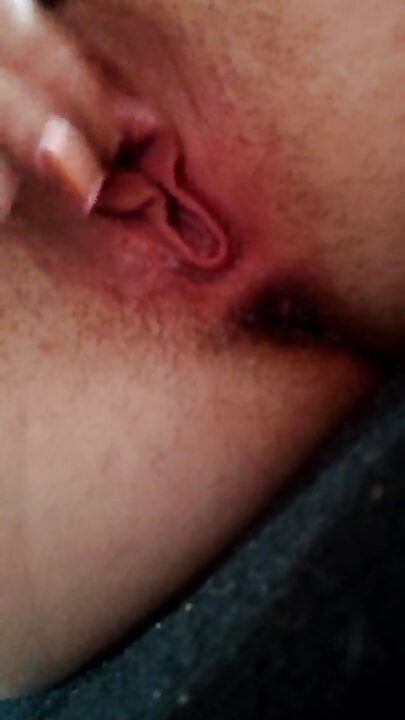 Solo masturbándose mi mojado coño parte 3 (fin)