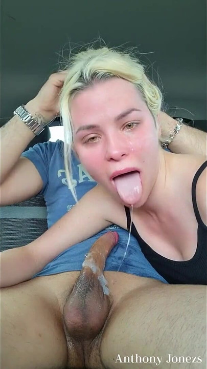 Having Sex in the Back of the Car in the Carpark. Rough Deepthroat, Sloppy Blowjob and I Fuck Her Pussy Till I Fill up Her Pussy