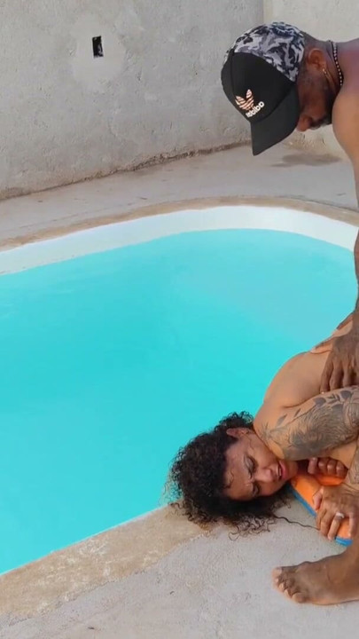 AFTER THE POOL BATH SHE GETS VERY EXCITED WANTING ME TO GIVE HER ASS SO I CAN INSIDE | Clip 2