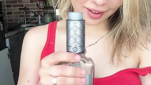 Sebuah botol datang ke tangan hari ini