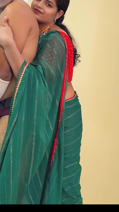 Komal's house guest had come, he was bathing and wearing underwear, so Komal came from behind and Dalwale in the pussy | Clip 1