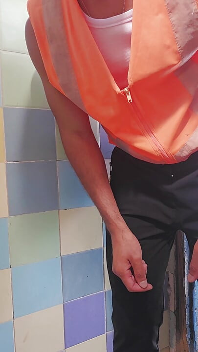 คนงานในห้องน้ํา