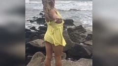 Braziliaanse trans schoonheid op het strand (niet-naakt, niet-porno)