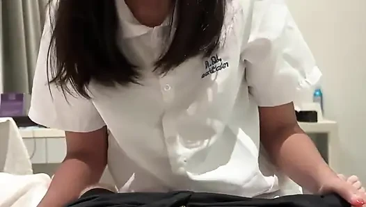 Siswi thailand 18 tahun berseragam dientot habis-habisan sama kontol besar pria kulit putih sampai dicrot di wajahnya
