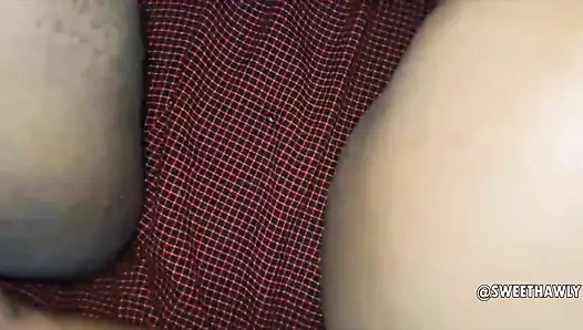 Cewek itu bikin lubang pantatnya menganga lebar supaya seks analnya lancar. Salah satu seks anal terbaik yang aku entot bulan ini