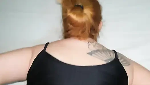 Seks yapmak için külotunu çıkarmıyor.