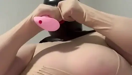 Оргазм в презервативе в маске