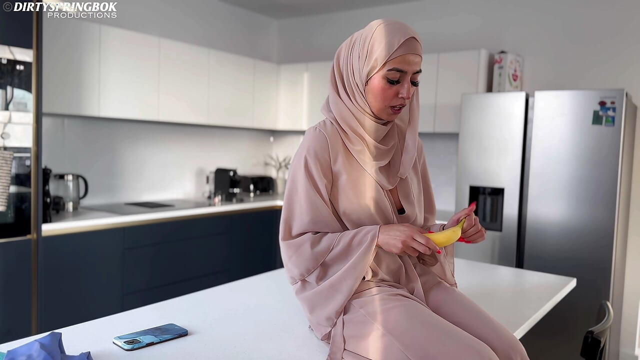 Gadis muslim haus seks ini dientot habis-habisan sama besar pria kulit hitam