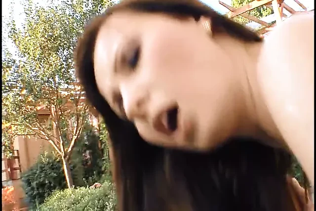 Notgeile Touristin am Pool Hardcore in die enge Fotze gefickt