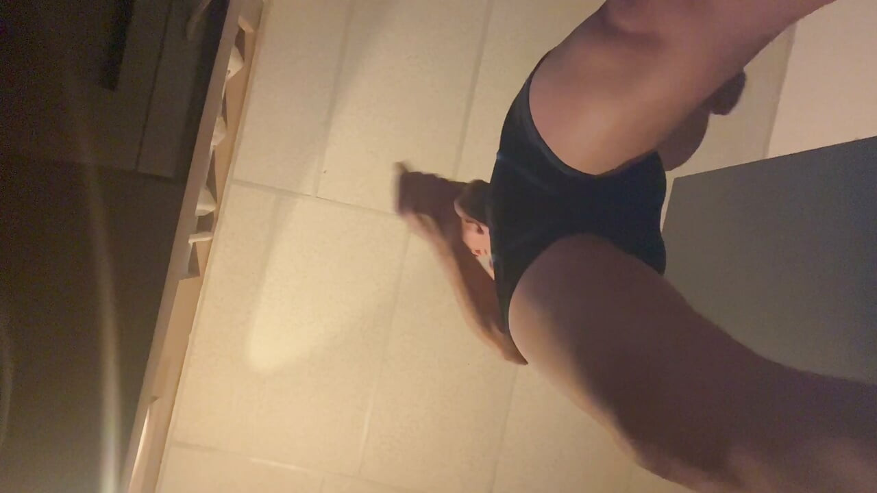 Vou enfiar a banana na minha bunda?