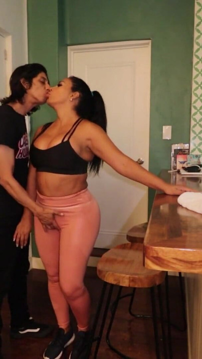 Pink Mom Gali Diva | Clip 1
