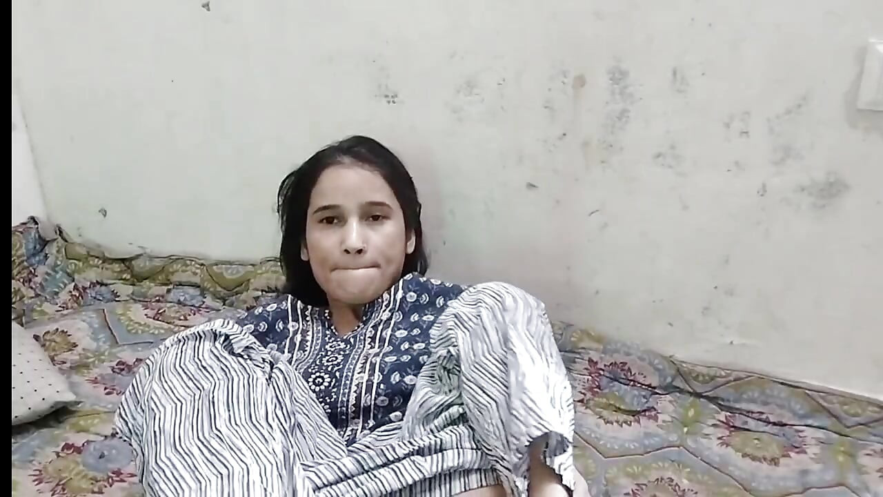 Little step sister ko bathroom me patak ke jabar dasti pela