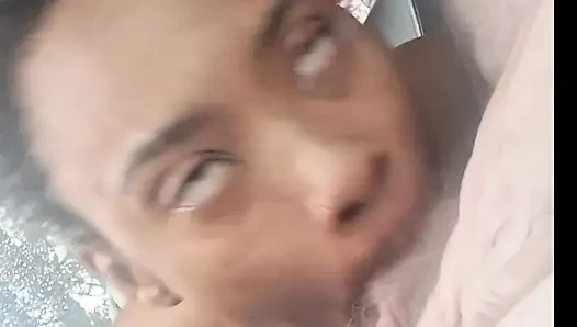 Zenci kadın büyük zenci yarağıyla döl içiyor