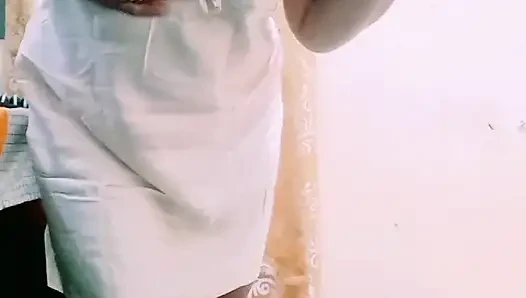 Filipino MILF Feeling Horny While Trying Out Her New Nightwear