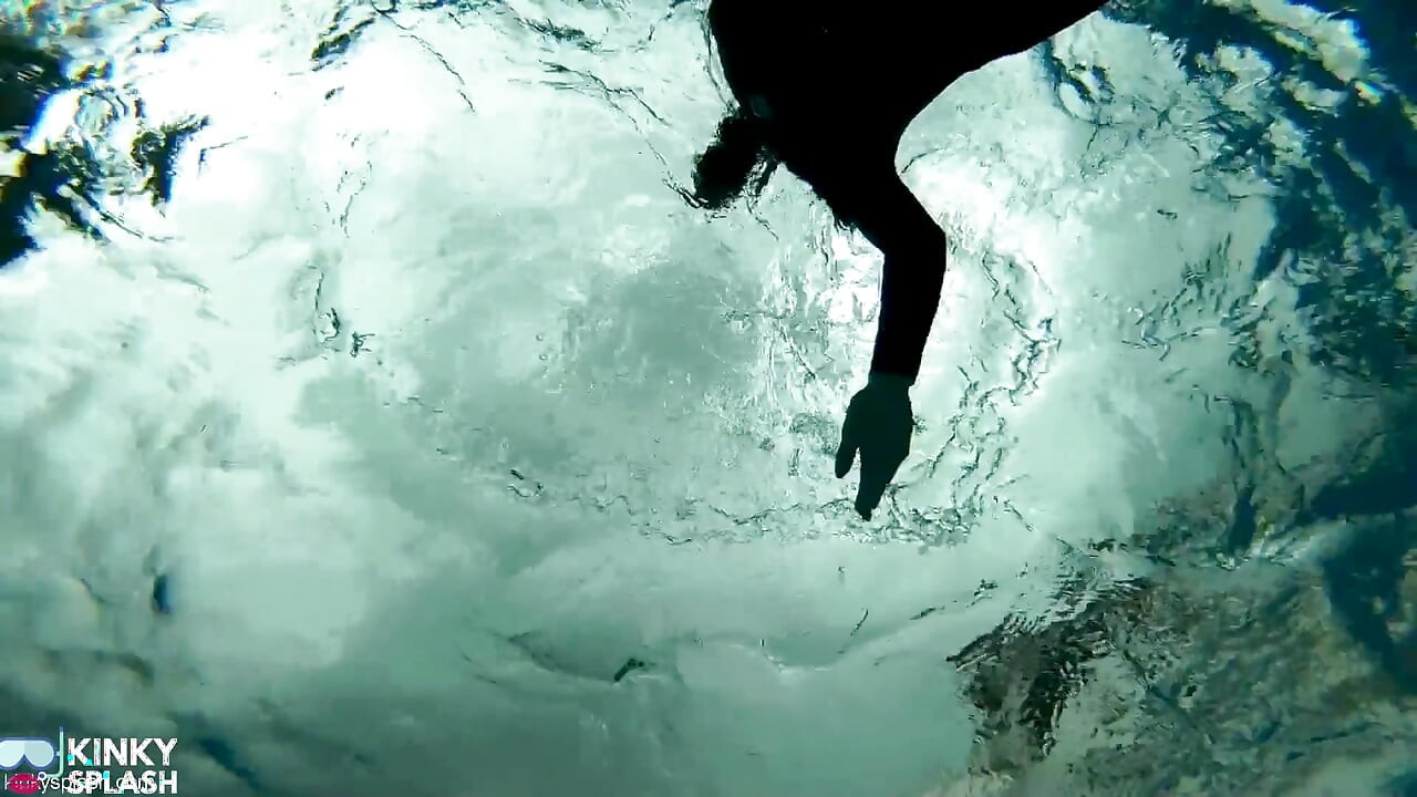 Legare umedă Mermaid Slippery Pool Kink cu fins, frânghie și scufundări profunde