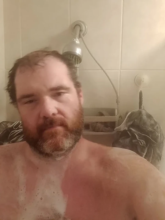 Orso sotto la doccia