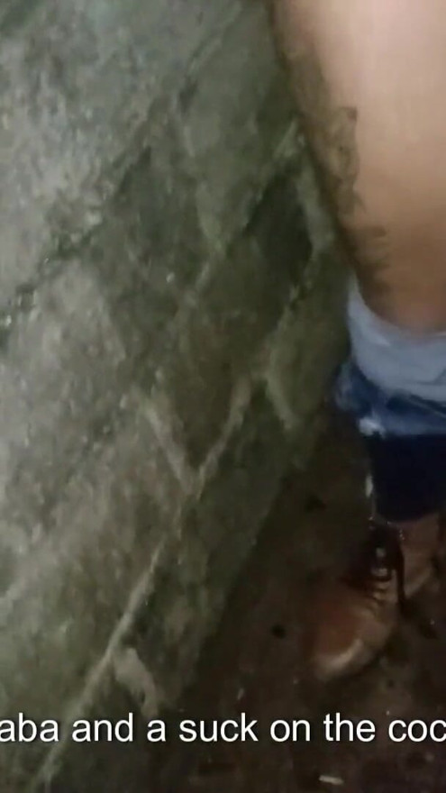 Par tisser og har sex offentlig bak kirka | klipp 3