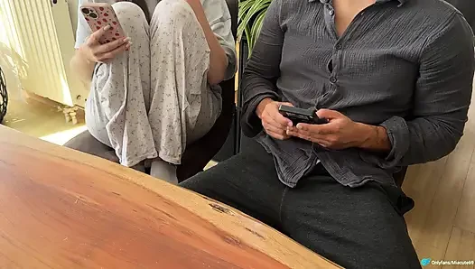 Mia Cute beni görmezden geliyor ama yine de oyundan sonra hayal kırıklığımı alıyor