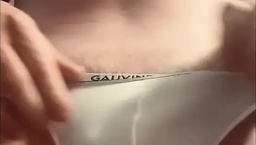 Tıraşlı pürüzsüz ve patlayıcı her zamanki gibi