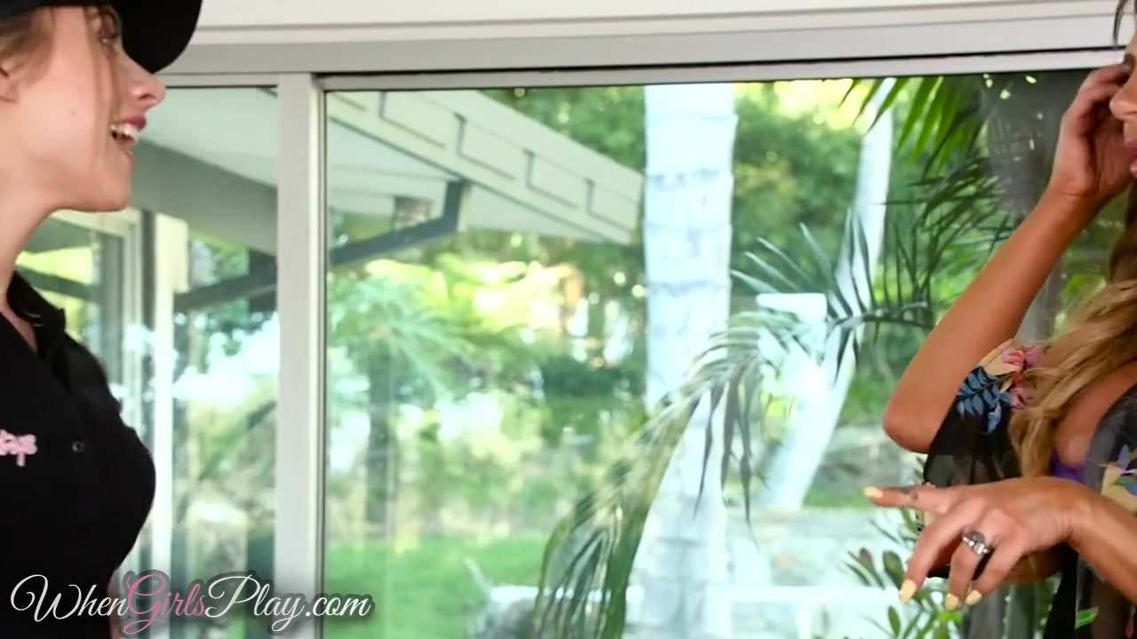 Twisyts - Anya Jaclyn - Step Mom Knows Best