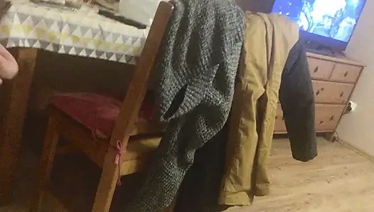 Endonezyalı Dizlerinin Üstünde Penis Emiyor