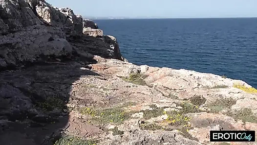 Спонтанный секс, голодная на дороге, милф отдаёт всё