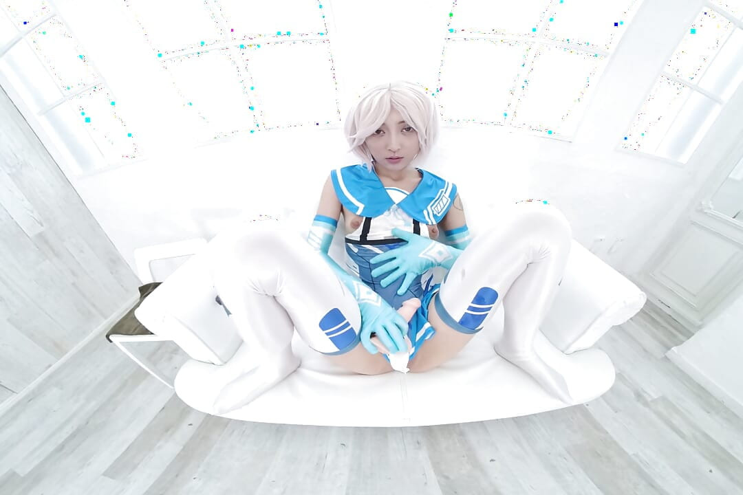 Sora suda hat einen orgasmus mit zwei spielsachen