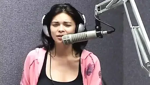 Wawancara Radio di Honolulu Menampilkan Tera Patrick