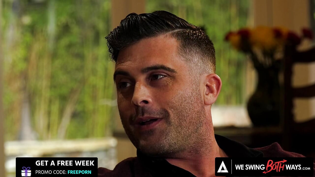 Η Sophia Grace φέρνει αμφιφυλόφιλο σύζυγο για καυτό αμφιφυλόφιλο τρίο στο γραφείο