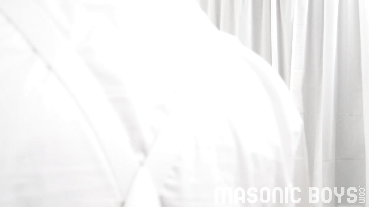 MasonicBoys - Nevini mladić Austin Young dobiva žestoko jebanje od vrućeg DILF-a