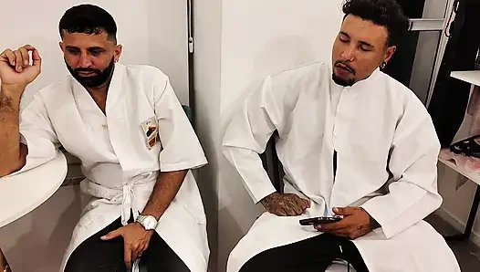 Zwei stiefbrüder für krankengymnastik stansten den schwanz des Zwergs