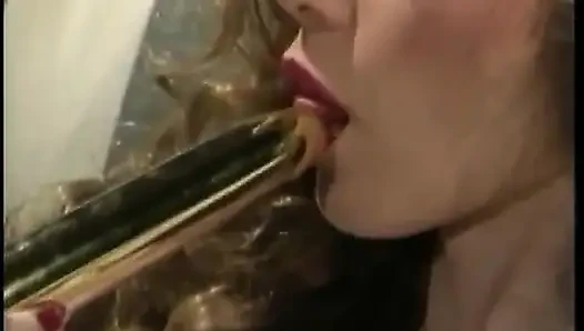 Соня мастурбирует