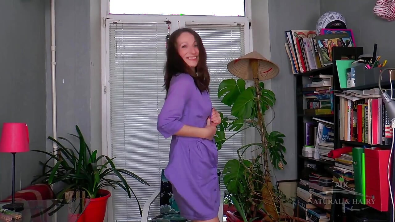 Mature's Show Masturbation