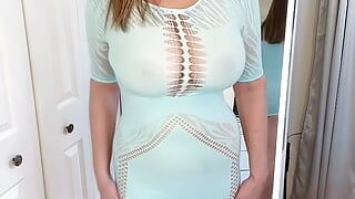 Pura capricho de vestido apertado mostrando grandes mamas maduras naturais da MILF