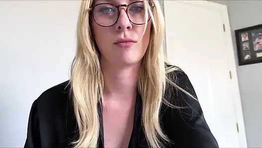 Ibu tiri pacarku ngajarin seks - sydney paige - ibu tiri pertama kali