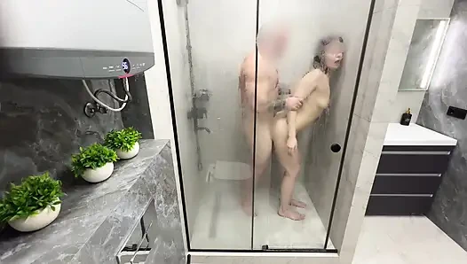 Leidenschaftlicher sex in der dusche