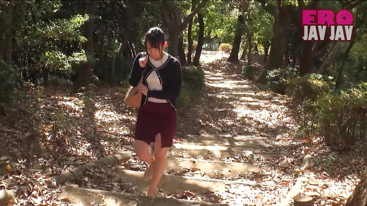 Прекалено чувствителна съпруга, изгубена във вълните на удоволствието - 1