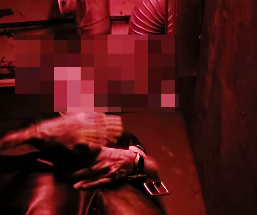 Fuerte corrida después de cruising el cuarto oscuro