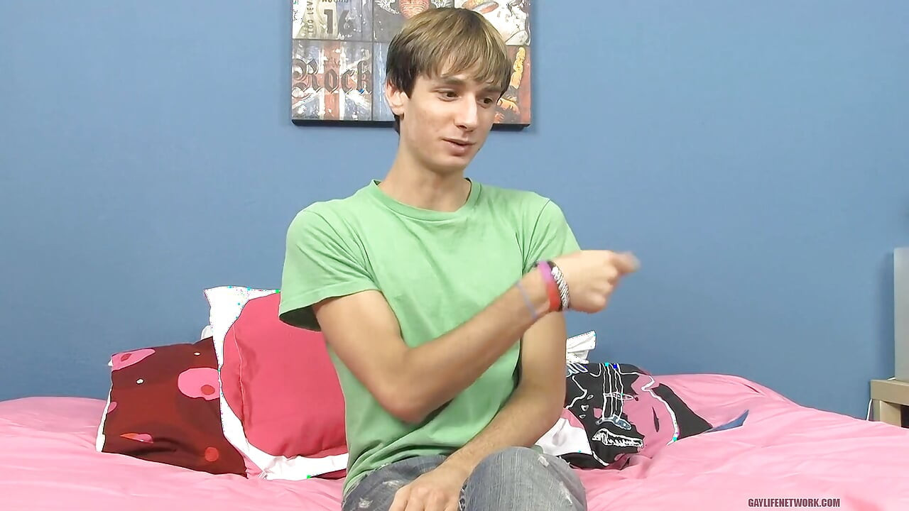 Sexy Twink Nathan Stratus Talks About Big Dicks