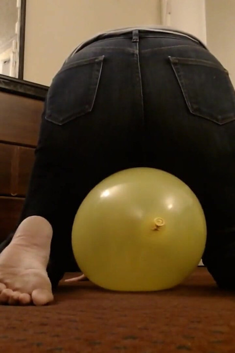 Ass Bouncing to Pop