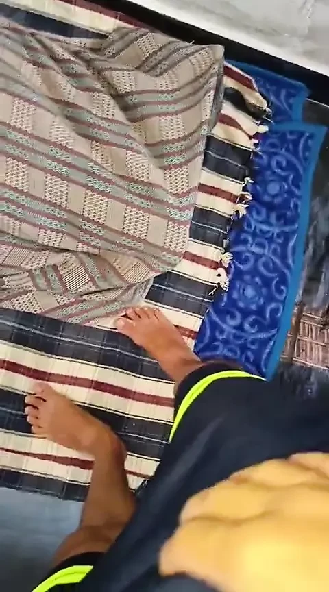 Abang desi muda menyelinap dan mengambil kesempatan ke atas abang tirinya yang besar