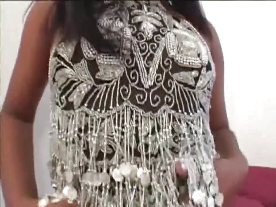 Cewek latina seksi suka kontol besar di mulut... Crot di mulut
