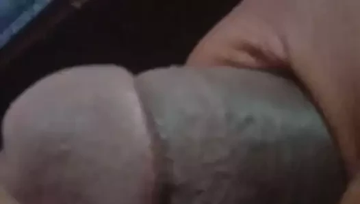Eşcinsel handjob boşalmak üzerinde onun beyaz krem
