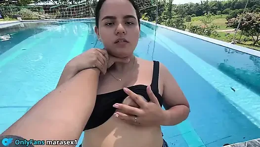 Adik tiriku bilang: kamu boleh ngusap memekku dan crot di dalam memekku