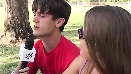 Размер имеет значение, особенно когда вы трахаете карлика