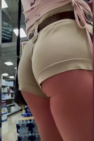 Těsné khaki šortky v walmart sissy cd transgirl