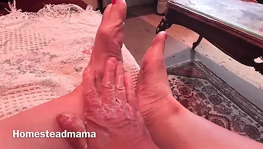 Моим ступням нужен лосьон