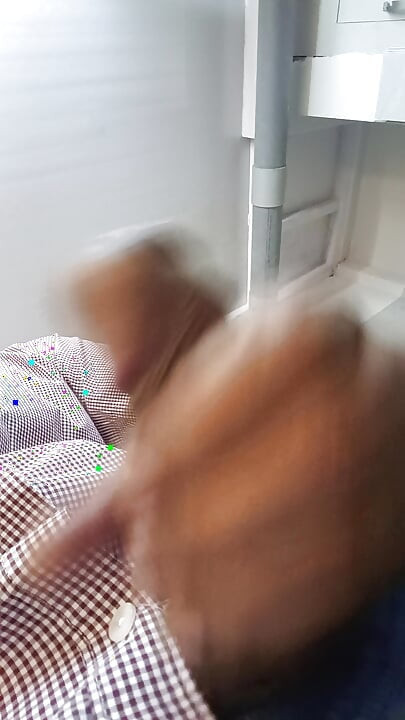 Kamsin javaan larka lekin bara land hamesha chodne ke lie taiyaar hai
